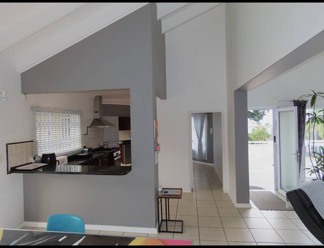 5 BEDROOM HOUSE FOR SALE IN COMPENSATION BEACH